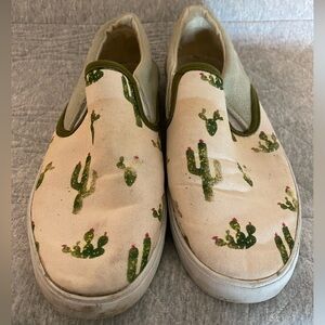 Inkkas Prickly Pear Cactus slip-on tennis shoes 9.5